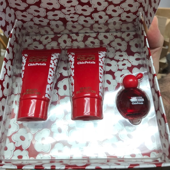 Moschino Other - Cheap and Chic Moschino Chic Petals 3 Pc Mini Set